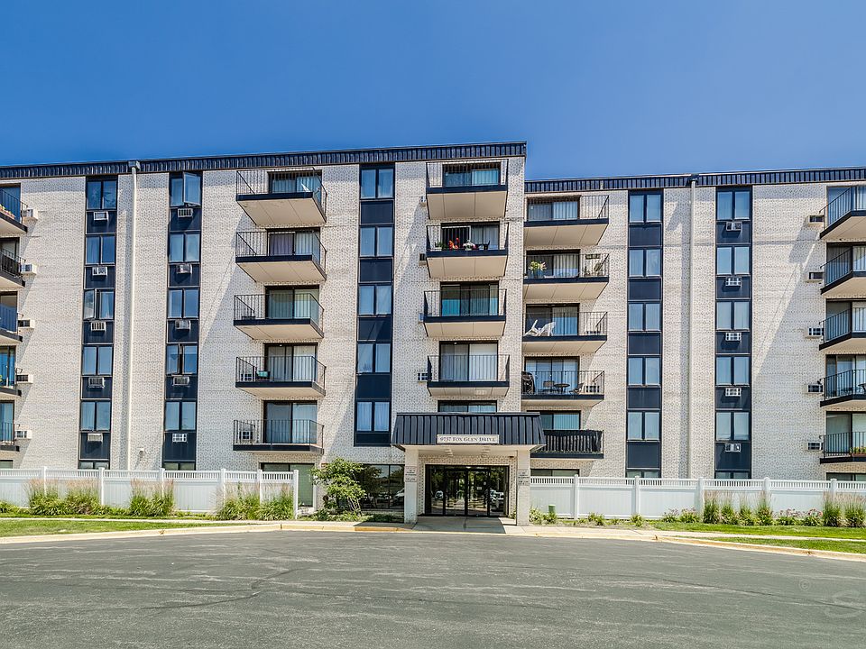 1st image of 9737 N Fox Glen Dr APT 1N