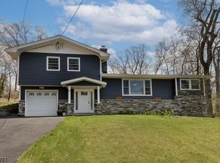 32 Woodlawn Ter, Lake Hopatcong, NJ 07849