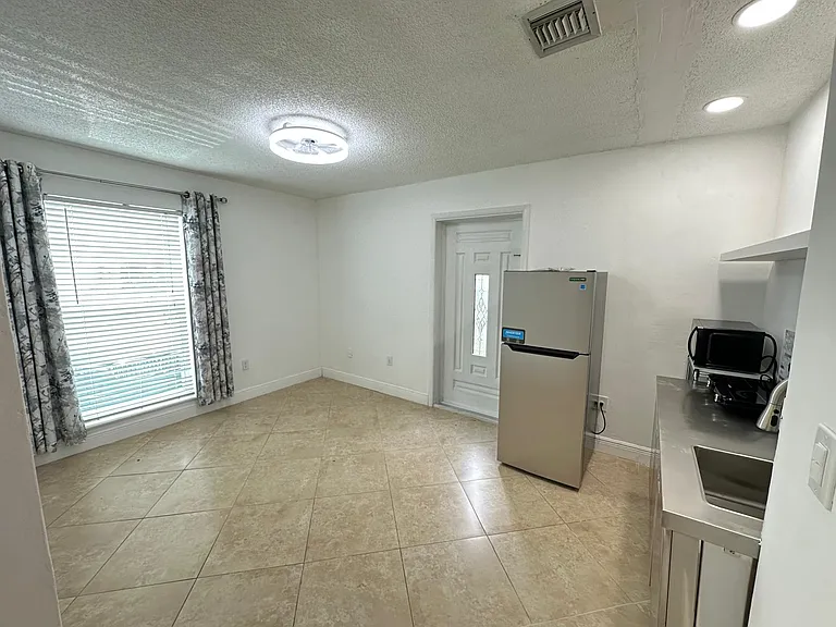 3310 SW 115th Ct — Photo 3