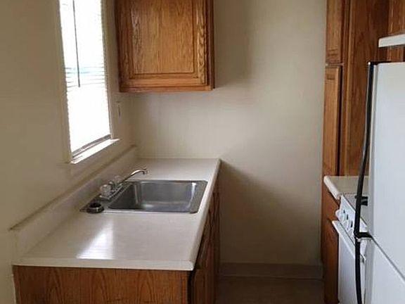 2nd image of 1065-75 E 1st St #10652