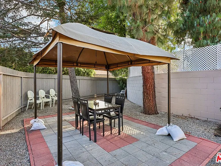 6727 1/2 Orion Ave — Photo 25