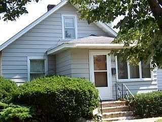 2nd image of 2126 Charles St