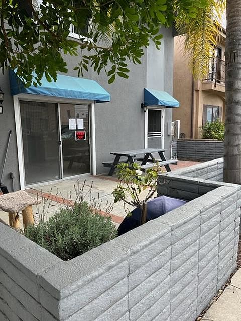 1st image of 104 Roycroft Ave #2