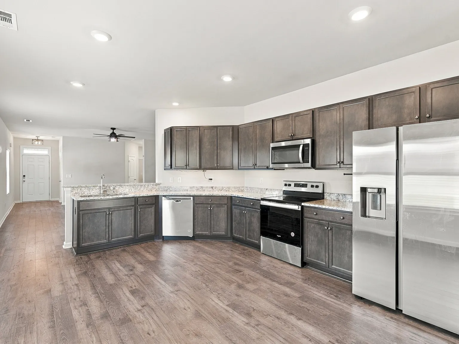 3 bed, 1610 sqft, $1,695 — Photo 2