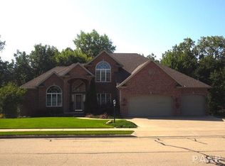 2210 W Pinnacle Dr, Dunlap, IL 61525