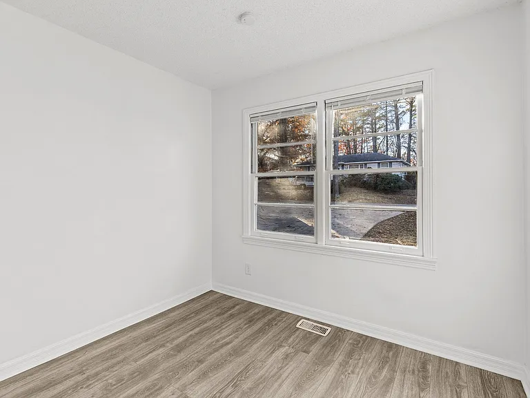 2321 4th St NE — Photo 13