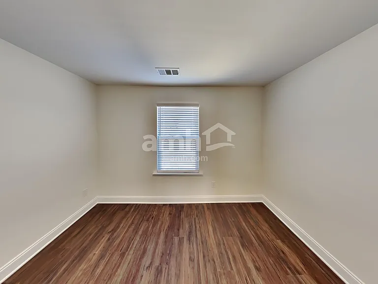 2028 Williamshire Ln — Photo 17