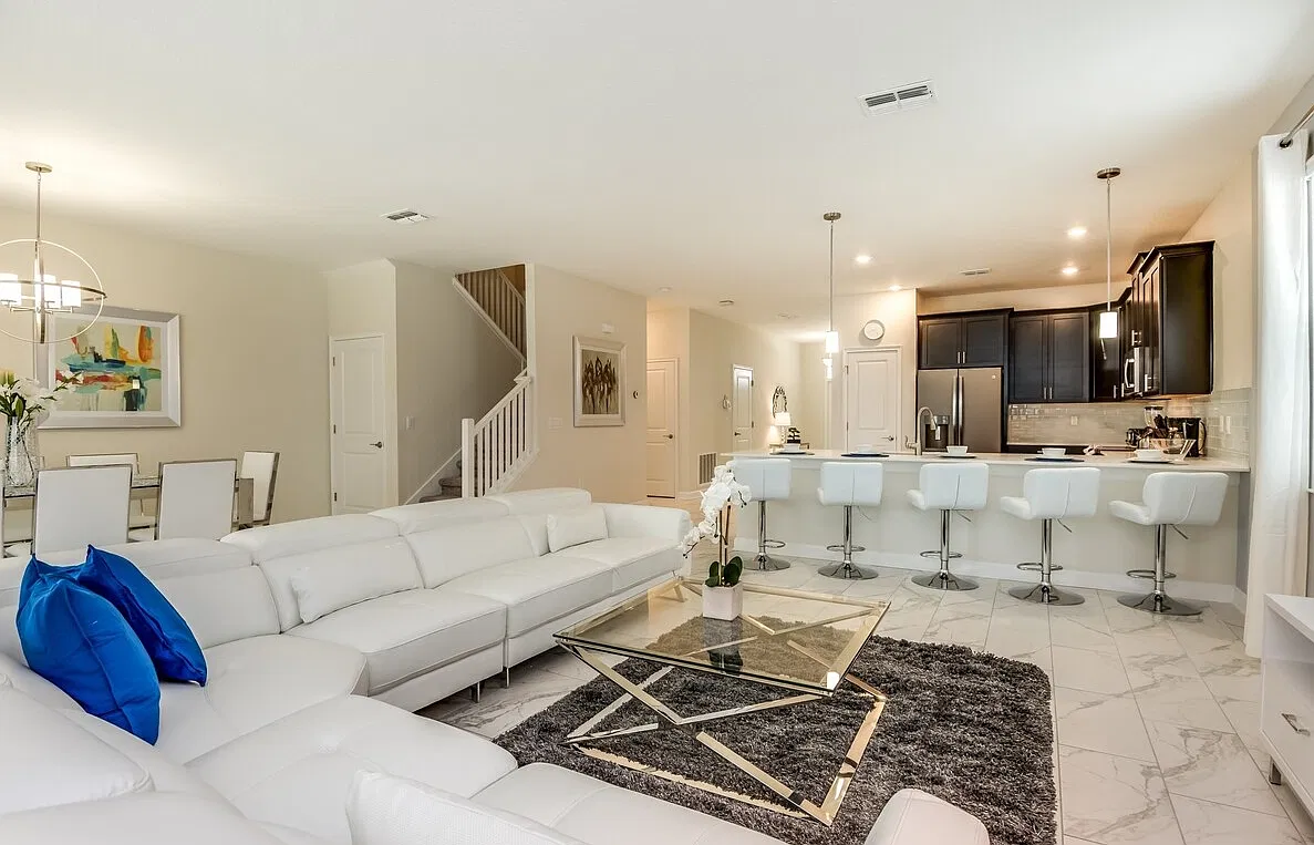 8 bed, 3909 sqft, $3,750 — Photo 4
