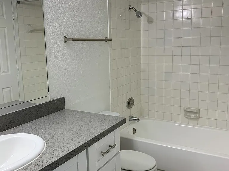 Emerald Cove Apartments — Photo 142