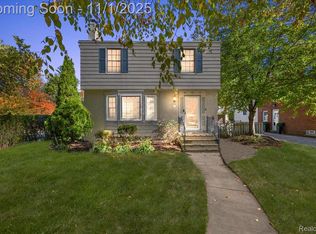 2136 Bonnieview Dr, Royal Oak, MI 48073