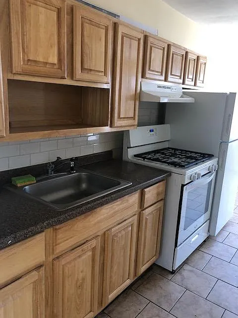 65 Decatur Ave — Photo 3