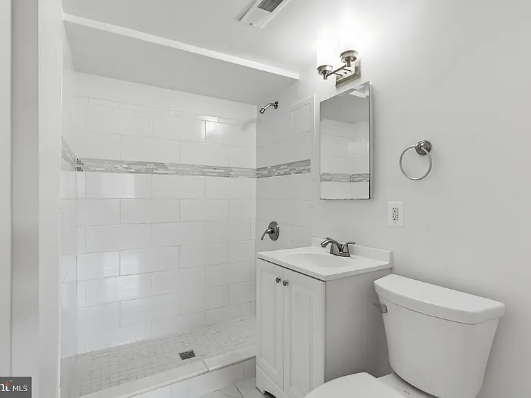 1421 N Van Dorn St #A — Photo 16
