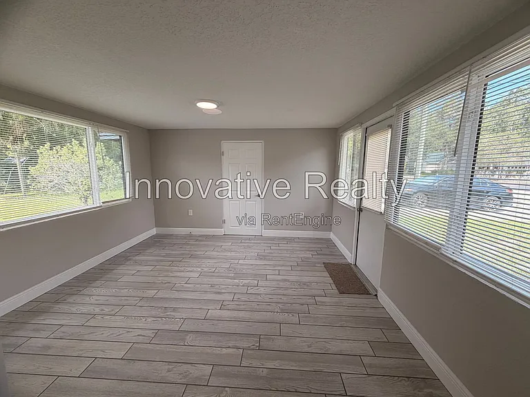 144 N Park Ave — Photo 12