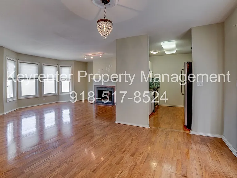 1303 S Lawton Ave #E — Photo 5