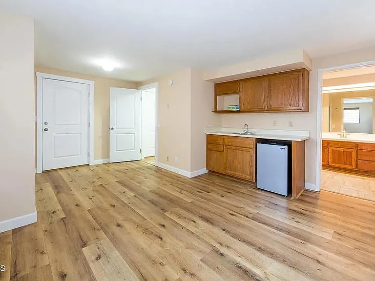 381 Highland Dr #1 — Photo 2