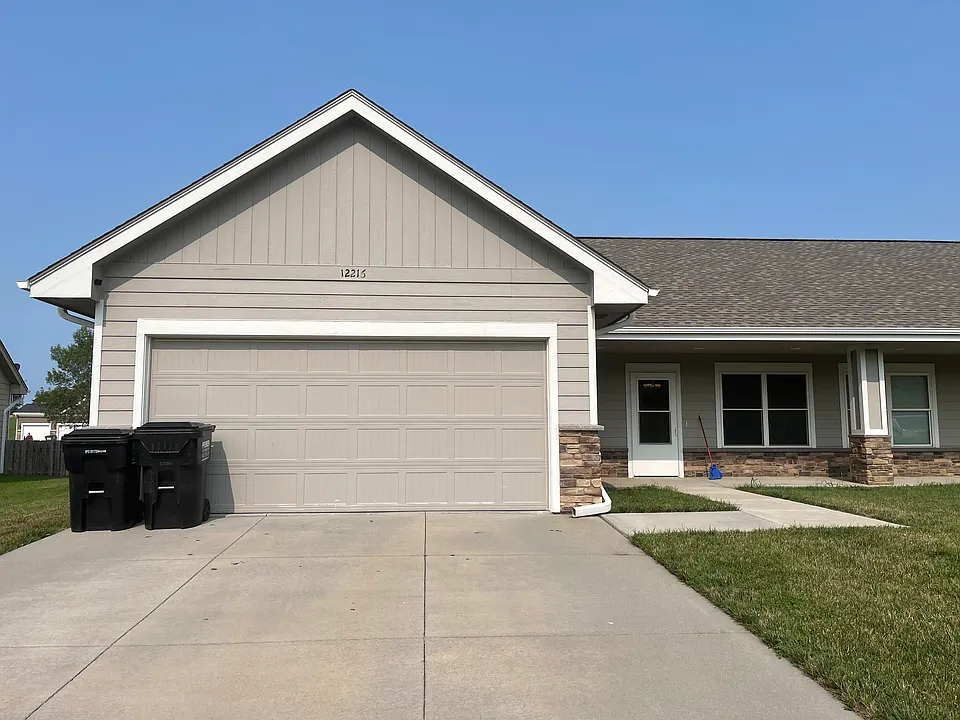 12216 N 149th Cir