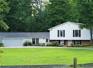 8383 Treetower Dr, Chagrin Falls, OH 44023