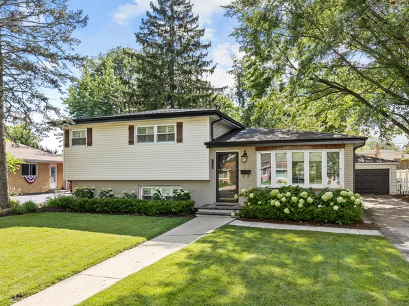 430 S Park St, Roselle, IL 60172