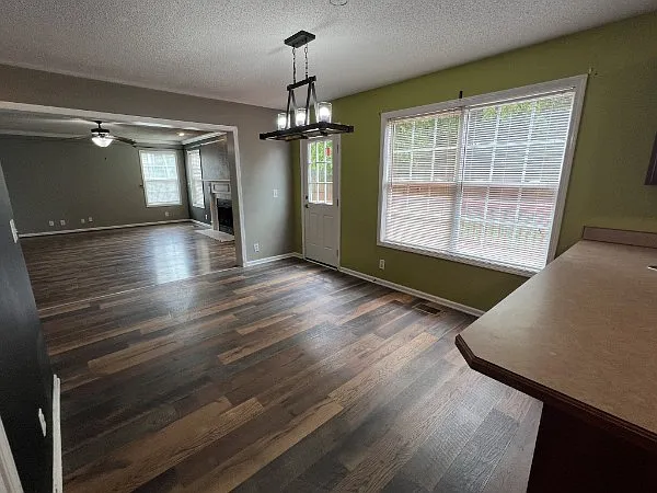 4 bed, 2.5 bath, 2427 sqft, $1,975 — Photo 3
