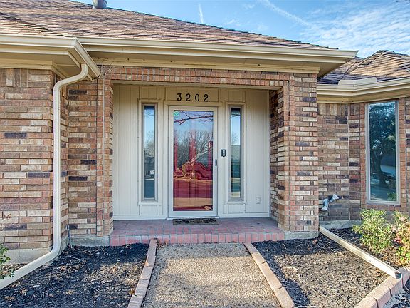 4th image of 3202 Ridge Oak Dr
