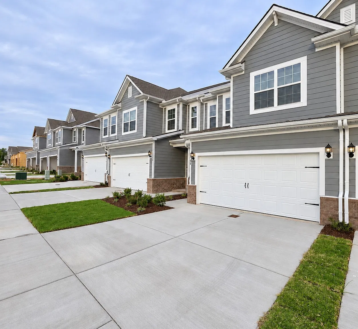 3 bed, 2.5 bath, 1673 sqft, $1,995 — Photo 2