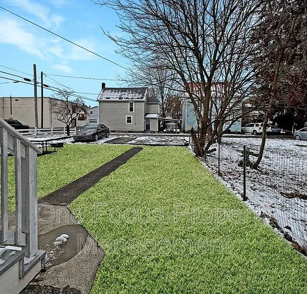 325 Percy St — Photo 13
