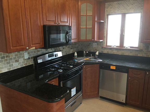 4th image of 29 Thayer Pl