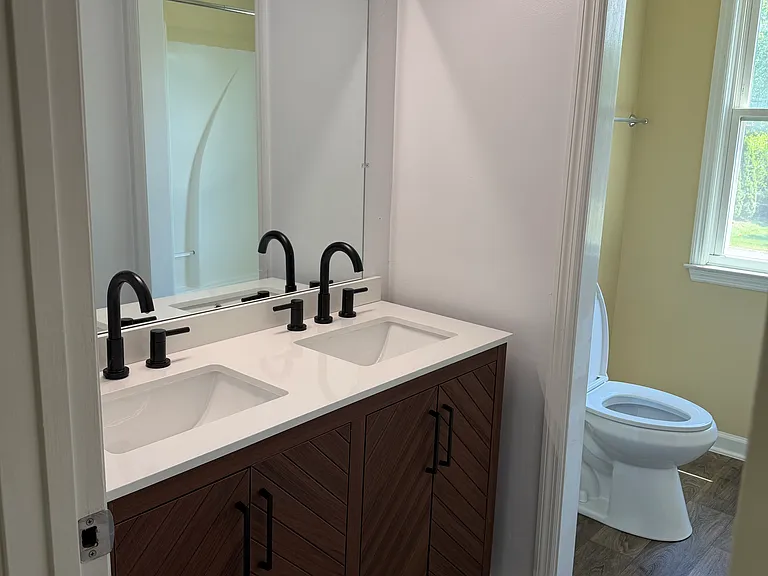 325-325B Monaco Dr — Photo 11