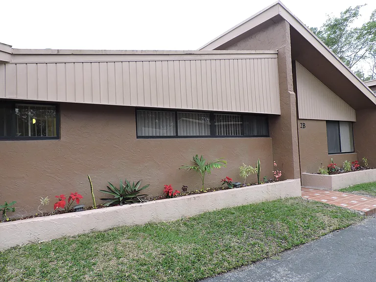 166 Sparrow Dr #2B — Photo 2