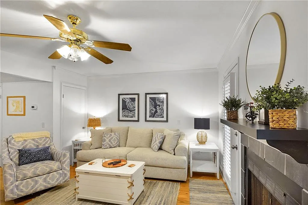 2 bed, 1.5 bath, 1072 sqft, $2,500 — Photo 1
