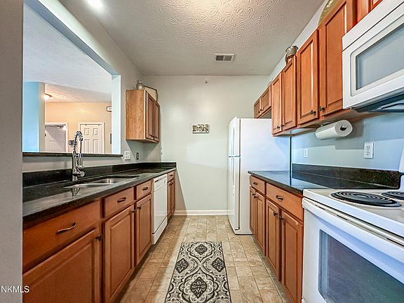 3rd image of 1157 Fairman Way Unit 211