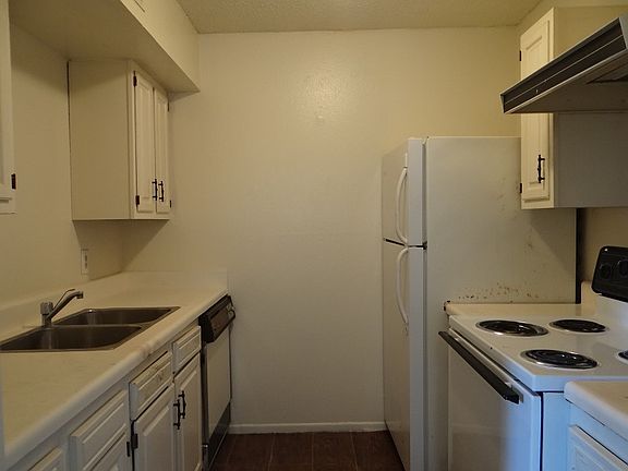 3rd image of 2535 McFaddin St APT 7
