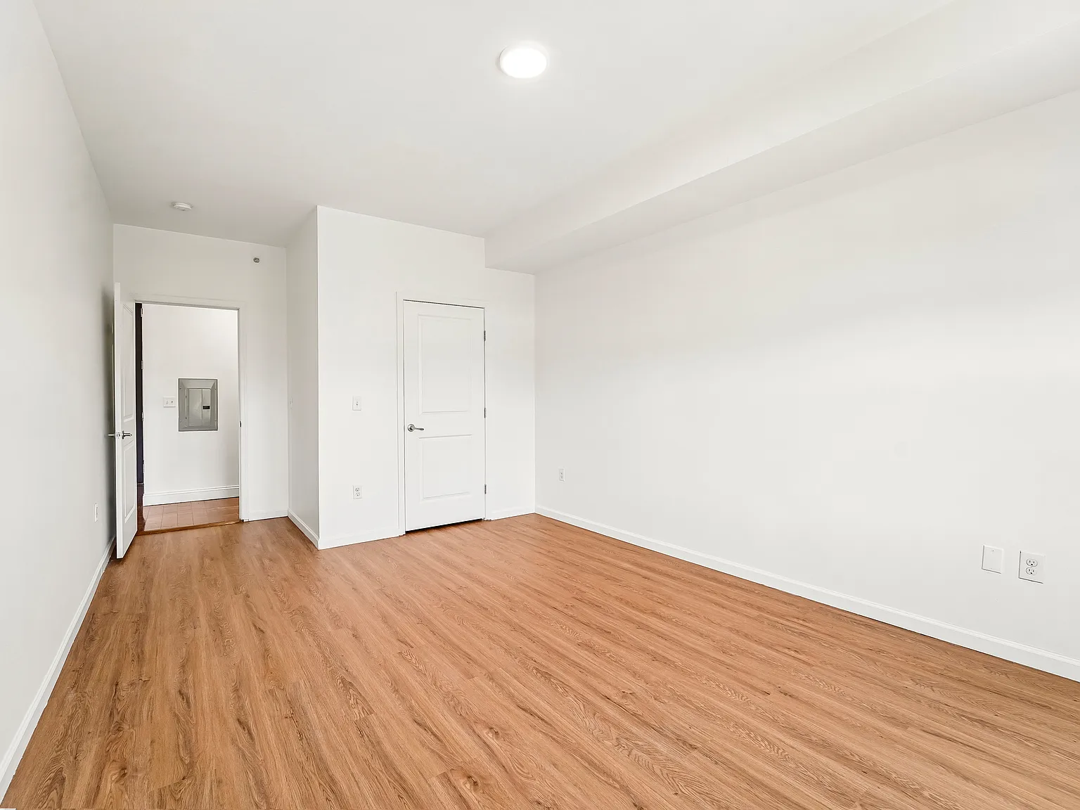 111 Glenwood — Photo 2