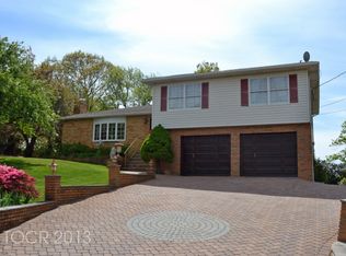 8 McKinley Dr, Kinnelon, NJ 07405
