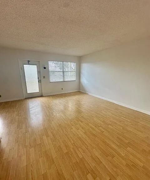 3063 Ainslie #D — Photo 6