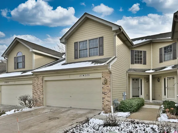 27W225 Ash Ct, Winfield, IL 60190