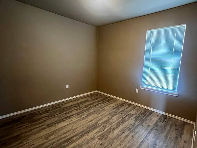 2627 Globe Ave — Photo 10