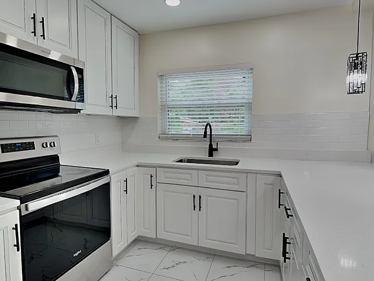270 W Pineloch Ave #A — Photo 10