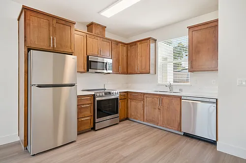 5802 Traffic Way Photo 1