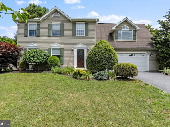 719 Tower Dr, Greencastle, PA 17225