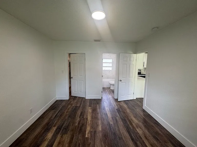 3315-3331 SW 15th Ave — Photo 17