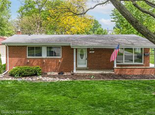 260 Lyons St, Troy, MI 48083