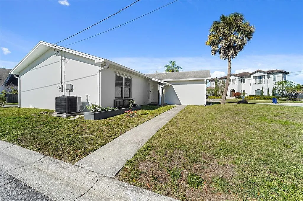4 bed, 1611 sqft, $4,917 — Photo 4