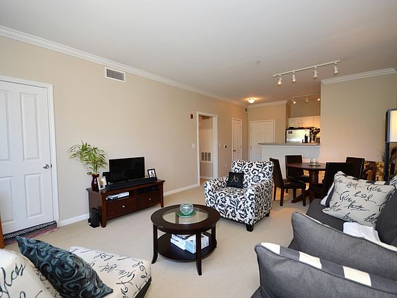 4th image of 1000 Providence Pl APT 240