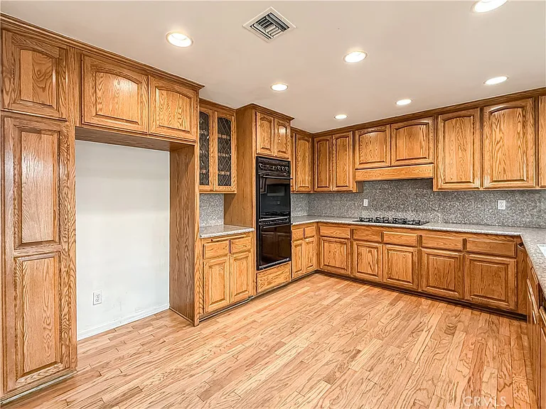 9201 Paso Robles Ave — Photo 21