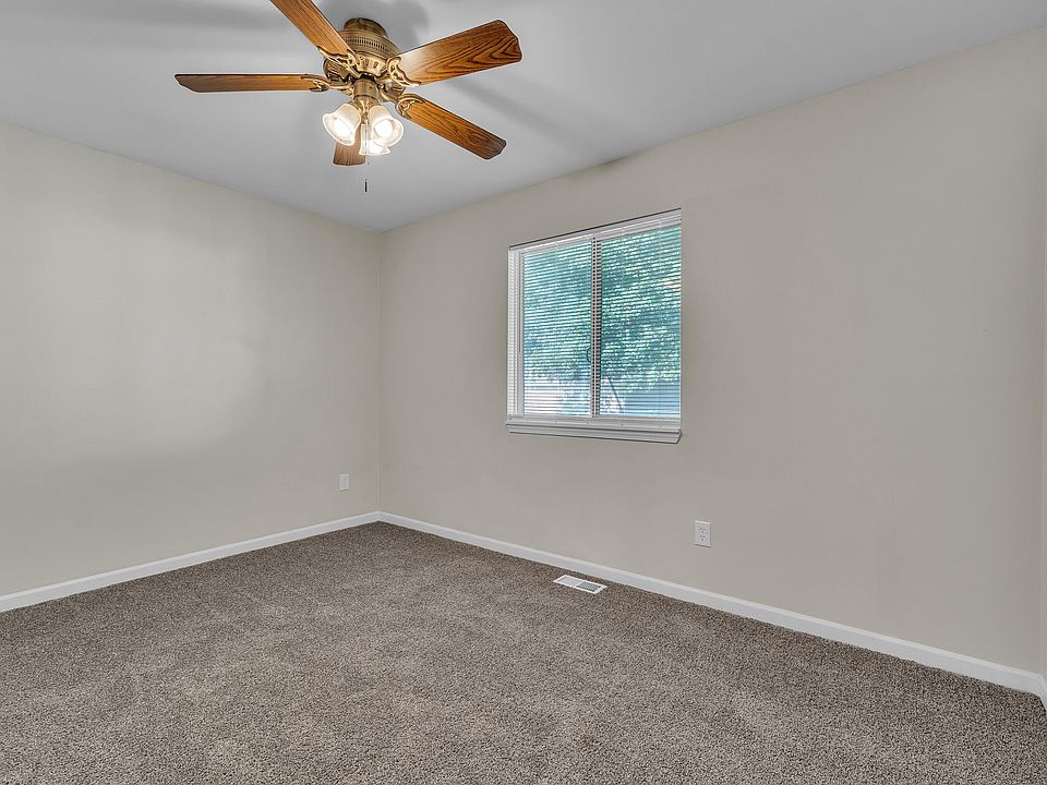 24533 Grove Ave, photo 19