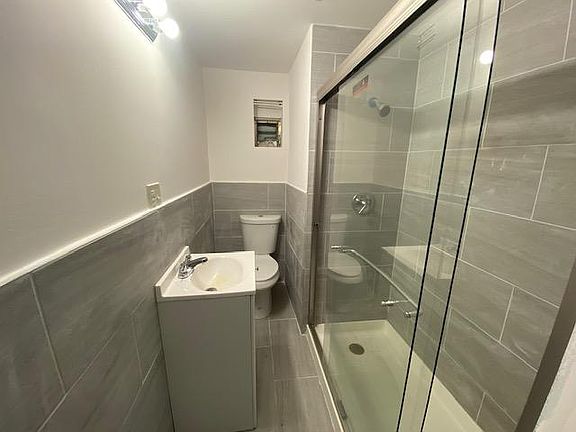 4th image of 2938 S Parnell Ave #1F