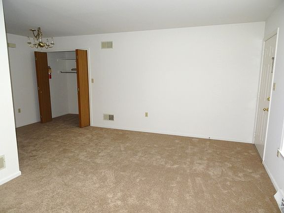 4th image of 400-D W Cherry Dr