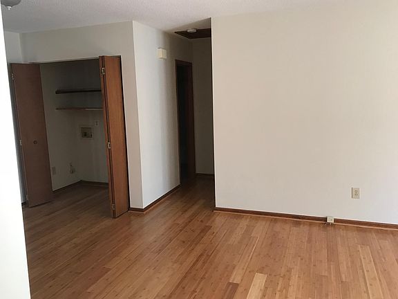 Laundry hookup. Split bedroom floorplan