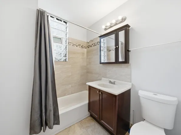 7242 S May St Floor 2, Chicago, IL 60621